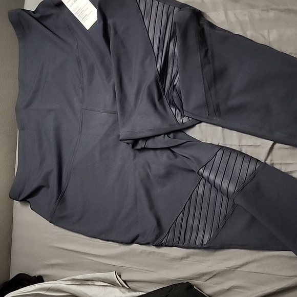 Old navy go dry xxl  work out pants - Picture 1 of 4